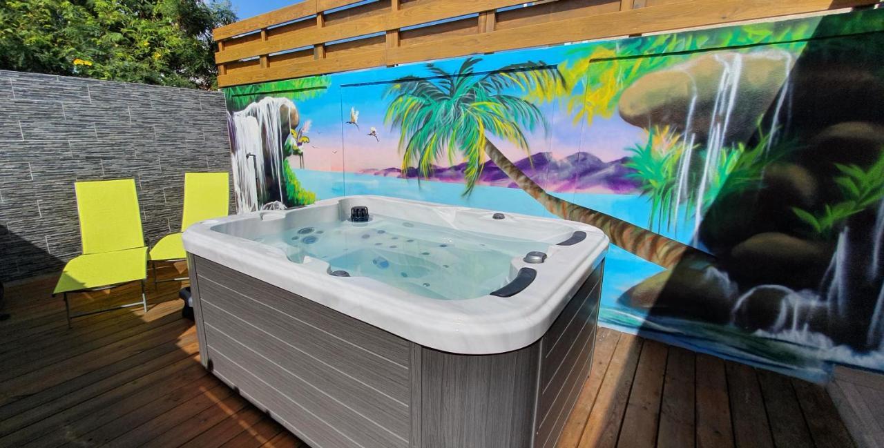 "Chez Claudia "Charmant Logement Avec Jacuzzi Privatif En Toute Intimite Sur Belle Terrasse Exterieure En Bois Et Piscine Courcelles Экстерьер фото