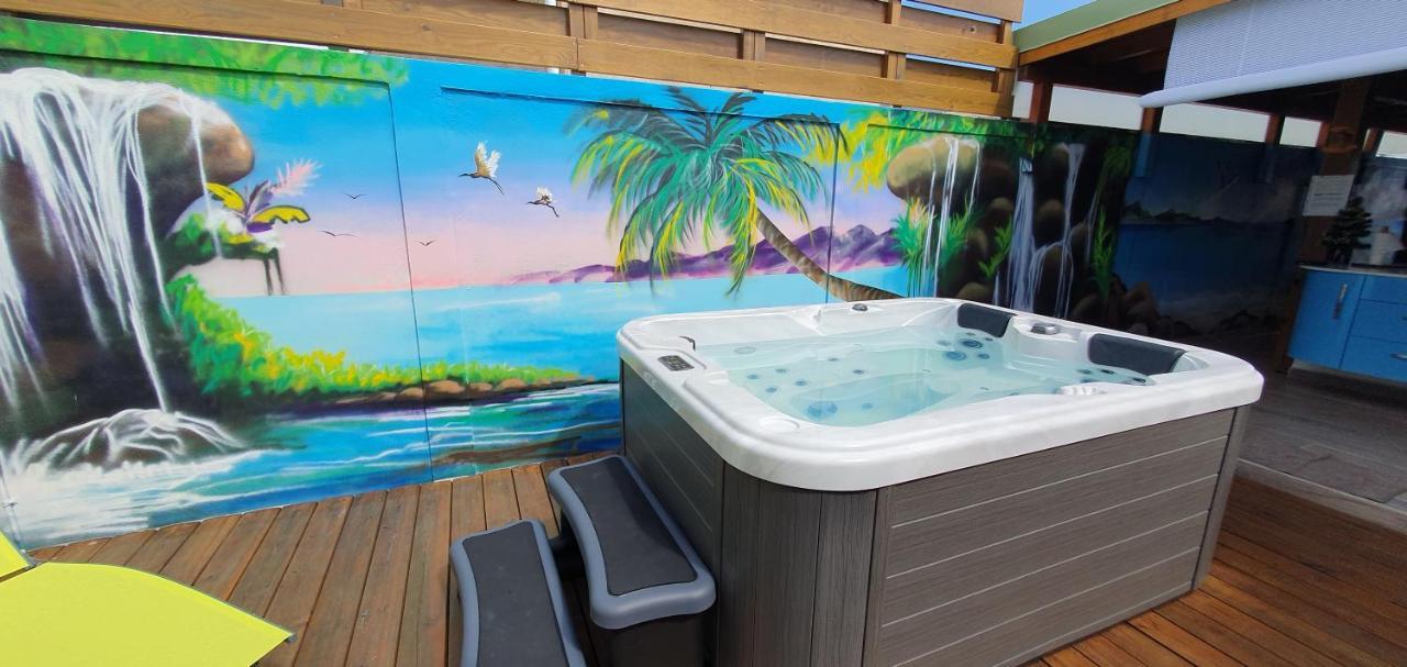 "Chez Claudia "Charmant Logement Avec Jacuzzi Privatif En Toute Intimite Sur Belle Terrasse Exterieure En Bois Et Piscine Courcelles Экстерьер фото
