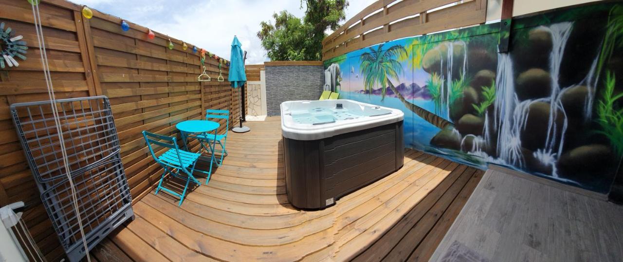 "Chez Claudia "Charmant Logement Avec Jacuzzi Privatif En Toute Intimite Sur Belle Terrasse Exterieure En Bois Et Piscine Courcelles Экстерьер фото